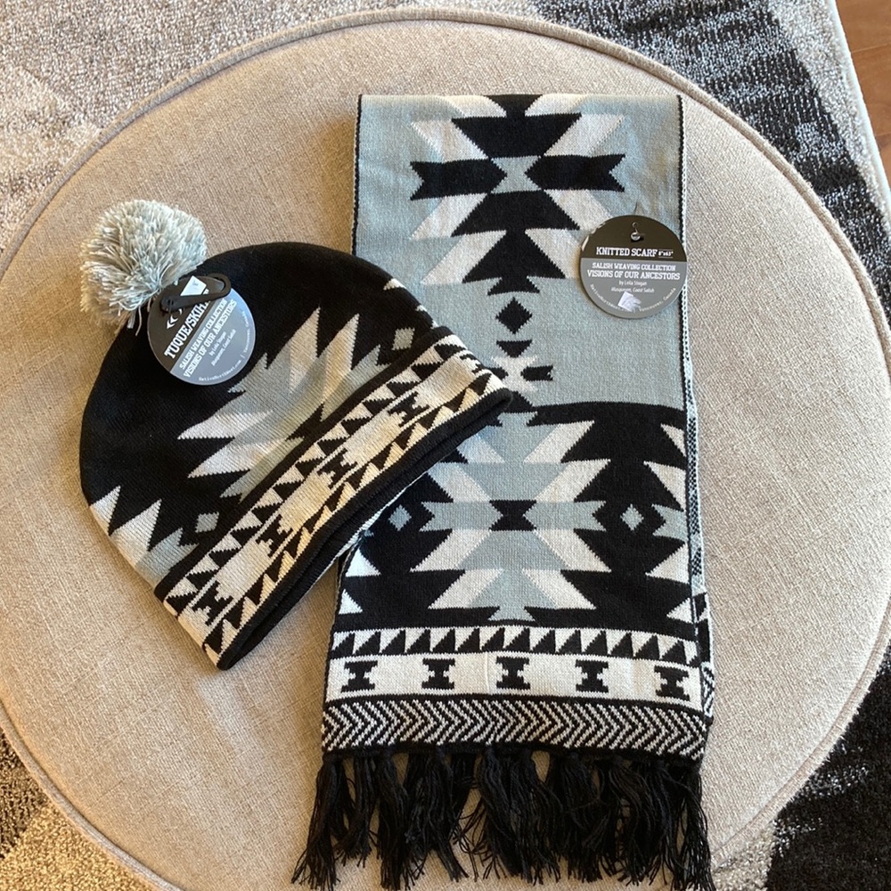 Leila Stogan Design Hat and Scarf Set NWT